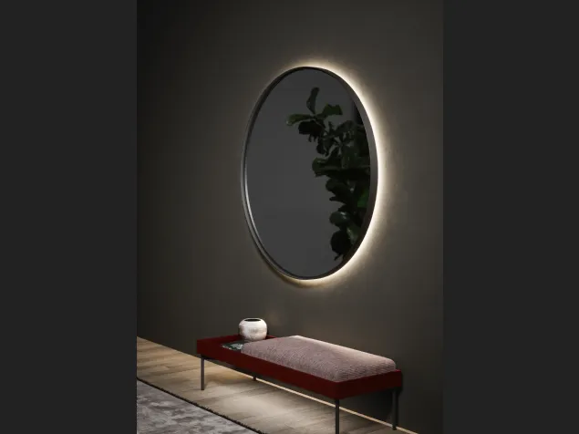 Specchio Astrid con cornice in laccato ossidato retroilluminata di Novamobili